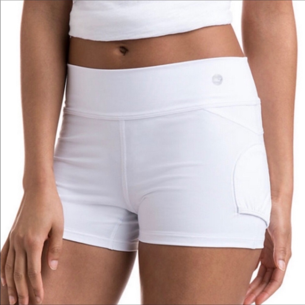 Vineyard vines white performance tennis shorts 🎾